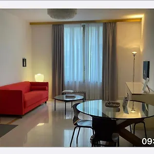 Corso Novara 5 Design Napels